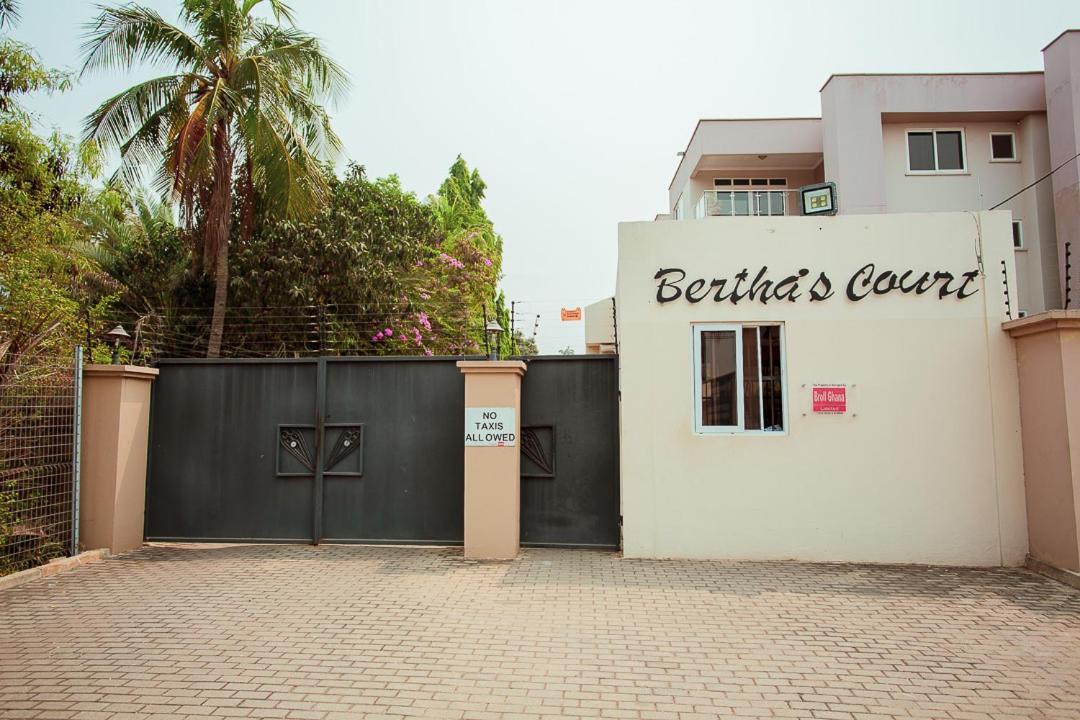Bertha'S Court D-Plus Apartments Dzorwulu Eksteriør bilde